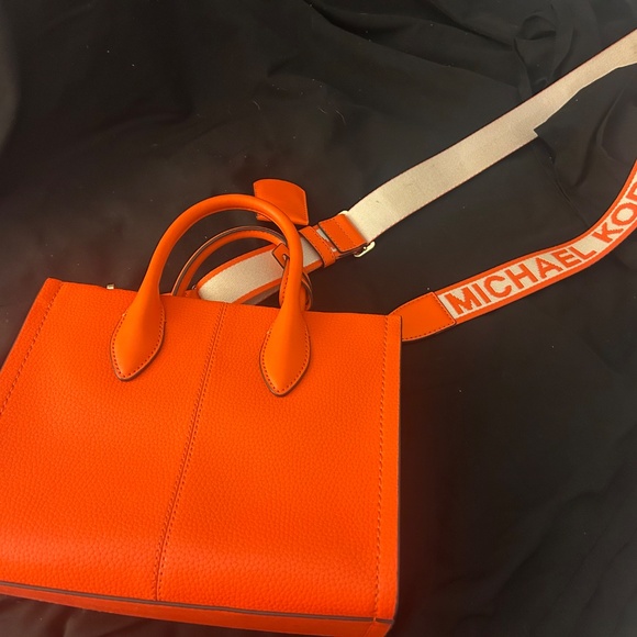 Micheal Kors Bags - Picture 2 of 4